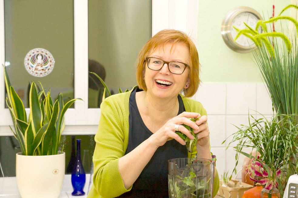 Angelika Detmers hat sich seit 2011 dem Grünen Smoothie verschrieben. Foto: Privat/Sabine Winnemuth