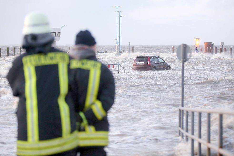 Sturmfluten und der Anstieg des Meereswasserspiegels sind für Nordseebewohner wichtige Themen. Dieses Bild entstand in Dagebüll, an der Küste Schleswig-Holsteins. Bild: Marks/dpa