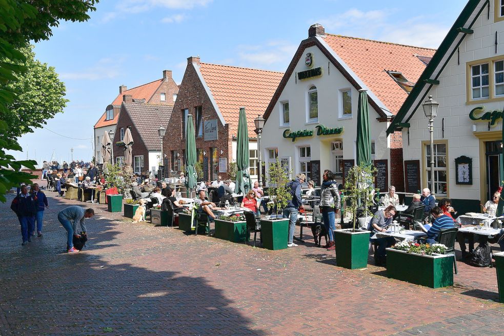 Urlaub in Greetsiel ist beliebt. Christel Schierbaum hat eine Ferienwohnung in Greetsiel und möchte Flutopfern dort kostenlosen Urlaub ermöglichen. Foto: Wagenaar/Archiv