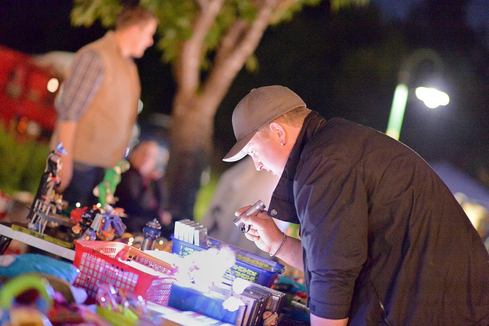 Der bekannte Nachtflohmarkt in Simonswolde ist zwar in diesem Jahr abgesagt, aber mit einem Flohmarkt in Tannenhausen könnte es klappen. Foto: Archiv/Ortgies