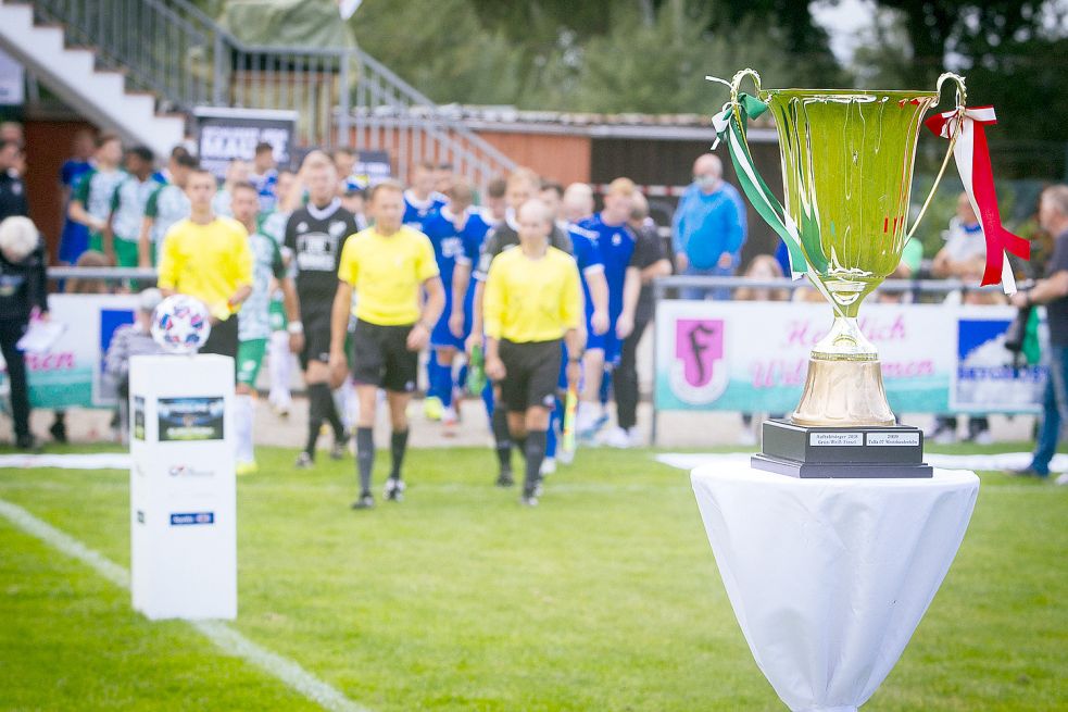 Das Finale des Ostfriesland-Cups wird am Freitag um 19.30 Uhr in Leer angepfiffen. Im Vorjahr gewann Firrel gegen Esens. Archivfoto: Doden