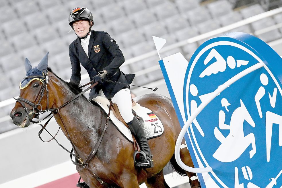 Die Berlinerin Annika Schleu war im Springparcours mit ihrem zugelosten Pferd völlig überfordert. Foto: Murat/dpa