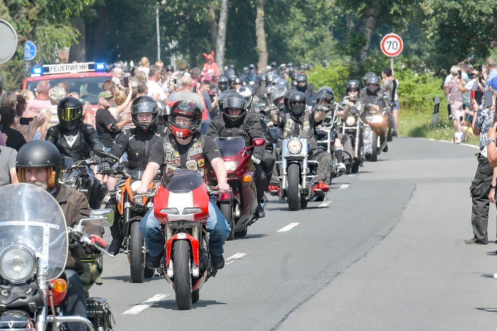 Tausende Motorradfahrer machten Krach für den krebskranken Kilian. Foto: Ortgies