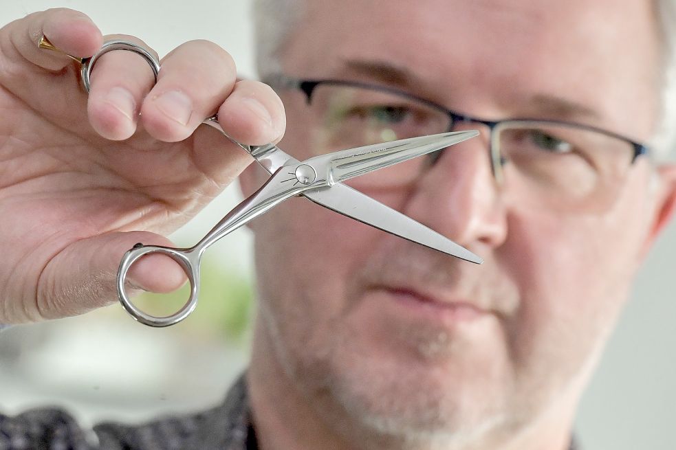 Testpflicht für Ungeimpfte auch beim Friseur? Joachim Wachsmann aus Timmel, Obermeister der Friseur-Innung Aurich-Norden, sagt; „Das Letzte, was wir möchten, ist ein weiterer Lockdown.“ Foto: Ortgies/Archiv