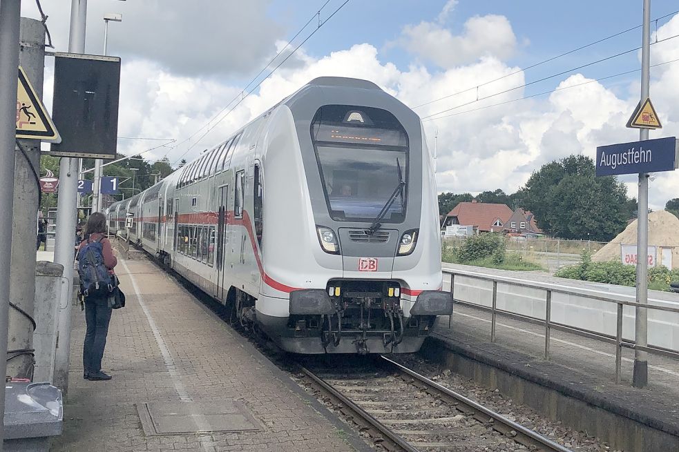 Der Bahnhof in Augustfehn wird auch von vielen Menschen aus dem Nordkreis Cloppenburg und Ostfriesland genutzt. Fotos: Zein