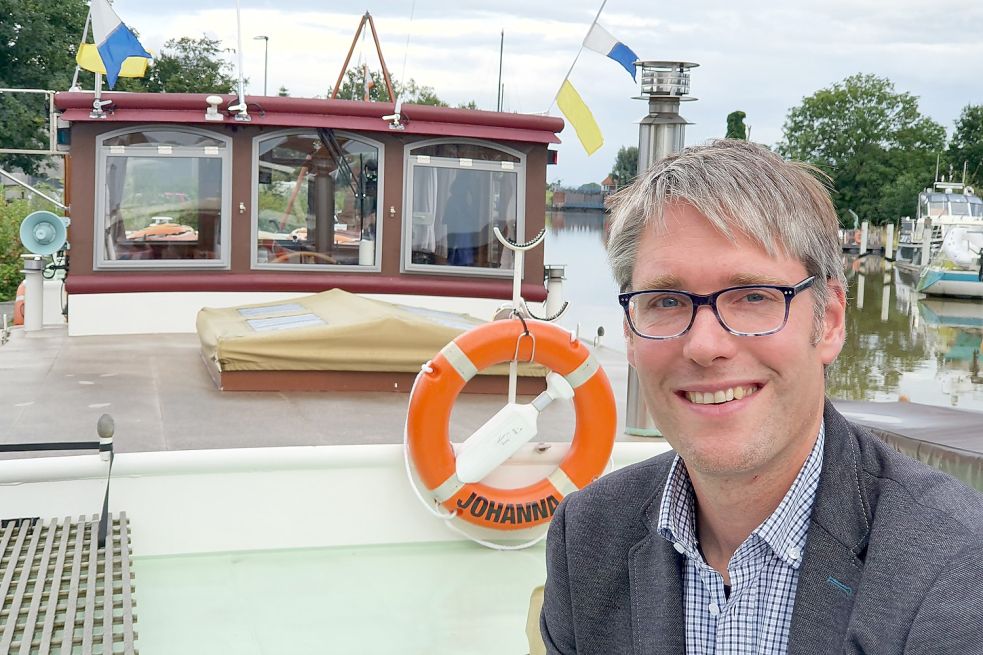 Heiko Abbas sieht viel Entwicklungspotenzial im Hafen von Weener. „Ein zweites Greetsiel darf hier aber nicht entstehen“, findet er. Foto: Gettkowski