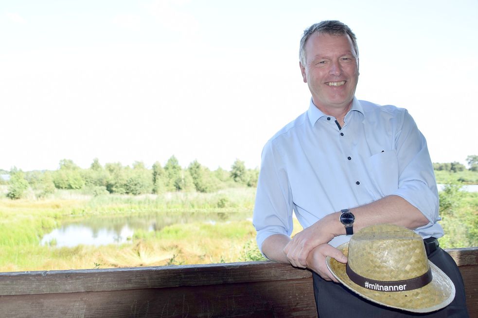 Für Arno Ulrichs ist das Sandwater in Simonswolde ein Ort mit großer Bedeutung. Im Fall seiner Wahl, will er sich für den Erhalt des Sees einsetzen. Foto: Kluth