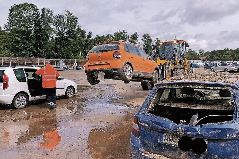 Einparken zum Säubern: Eigens aus Partnerbetrieben und zusätzliche Mitarbeiter kümmern sich um die Reinigung der Wagen.