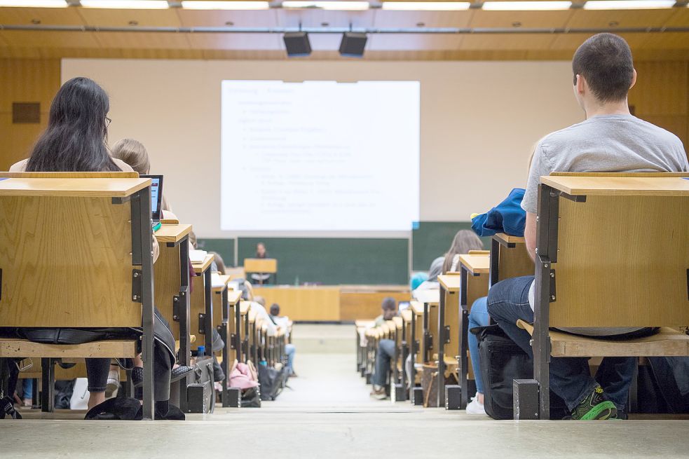 Lebenslanges Lernen spielt eine immer größere Rolle, fängt immer früher an und ist mehr als nur die „Schulbank“ drücken. DPA-Symbolfoto: Gollnow