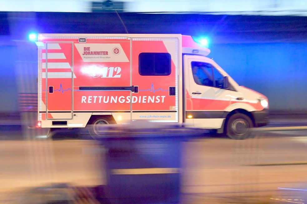 Bei Rettungsfahrten kommt es auf jeden Kilometer an. Die Standorte der Rettungswachen müssen deshalb auf ihr Einsatzgebiet genau abgestimmt sein. Foto: Roessler/dpa