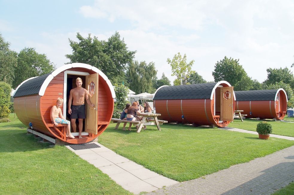 Diese Schlaffässer stehen auf dem Campingplatz am Emsdeich in Grotegaste Foto: Müller/ Freizeitpark am Emsdeich