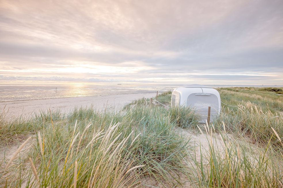 Der Sleeperoo-Schlafcube am Strand von Schillig. Foto: Franke
