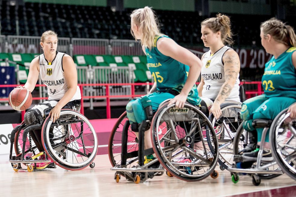 Für Lena Knippelmeyer (links) und die deutsche Rollstuhl-Basketballmannschaft geht es am Freitag mit dem zweiten Gruppenspiel weiter. Foto: Wunderl