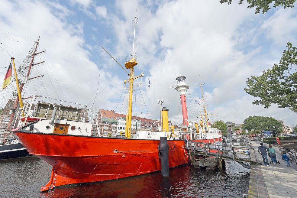 Das Museumsfeuerschiff "Amrumbank" ist seit fast vier Jahrzehnten ein Wahrzeichen der Stadt Emden. Foto: Carmen Jaspersen/dpa/Archiv