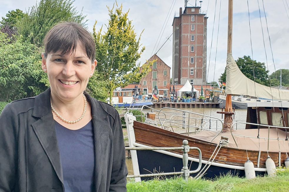 Der Hafen von Weener ist in den Augen von Silke Helbich ein besonderes Kleinod. Foto: Gettkowski