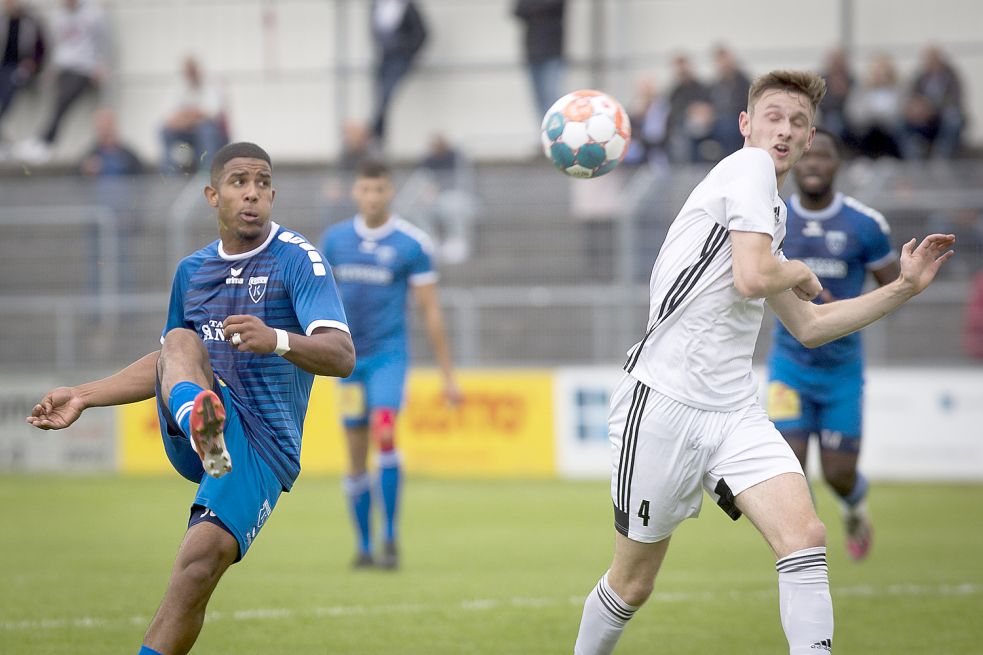 Darlin van der Werff (links) hätte in der 47. Minute das 2:0 erzielen können. Foto: Doden