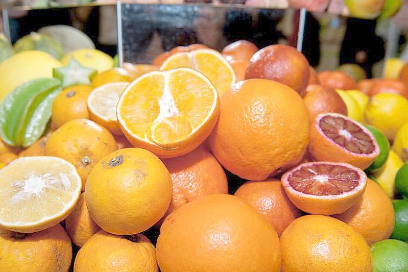 Auch für Orangen und andere Zitrusfrüchte führt die EU neue Grenzwerte für Gifte ein. Foto: Felix Zahn/dpa