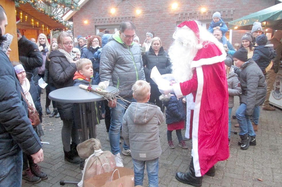 Die „Fehntjer Wiehnacht“ gehört zu den Höhepunkten im Kalender der Dorfgemeinschaft Hinrichsfehn. Foto: DGH