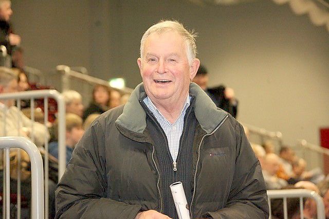 Ippe Janssen ist tot. Das Foto zeigt ihn 2019 bei der Verleihung des Thomas-Greulich-Gedächtnispreis in Aurich. Foto: privat