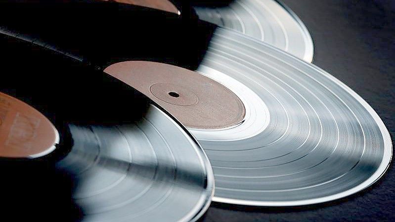 Die Schallplatten-LP wird 70 Jahre alt. Foto: Karl-Josef Hildenbrand/dpa