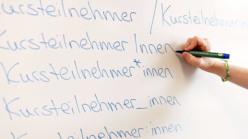 Das sächsische Kultusministerium will keine Gender-Sonderzeichen an Schulen. Foto: Uli Deck/dpa