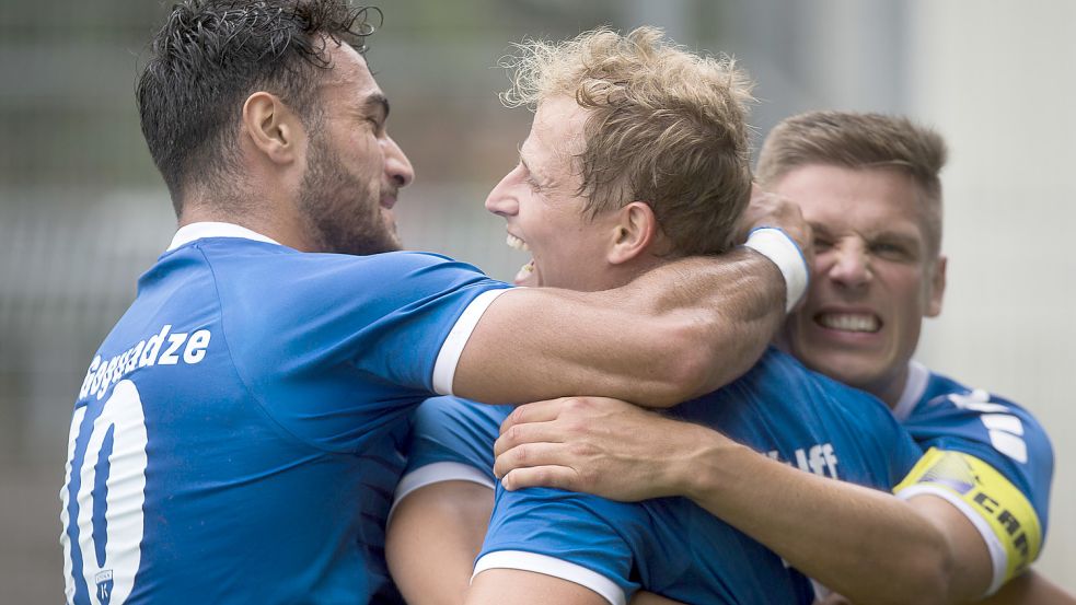 Die Emder Oberliga-Fußballer dürfen derzeit alle paar Tage Erfolge bejubeln. Foto: Doden