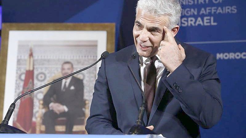 Jair Lapid, Außenminister von Israel, während einer Pressekonferenz. Foto: Abdeljalil Bounhar/AP/dpa/Archivbild