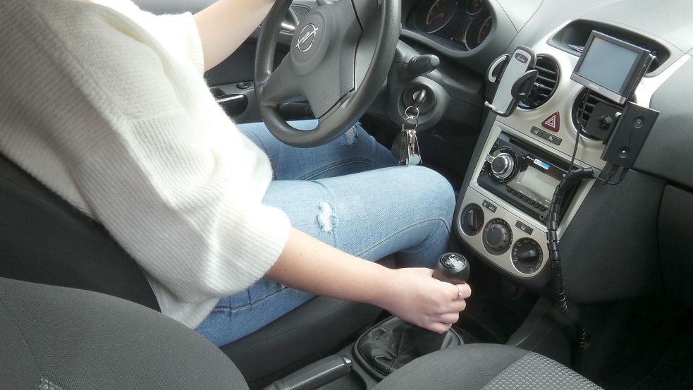 Autofahrer können die Hand künftig wohl öfter am Steuer lassen. Foto: Rümmele