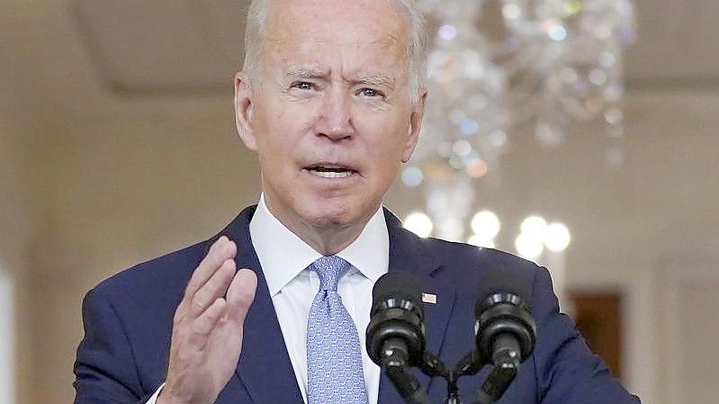Joe Biden, Präsident der USA, spricht im State Dining Room des Weißen Hauses über den Afghanistan-Abzug. Foto: Evan Vucci/AP/dpa