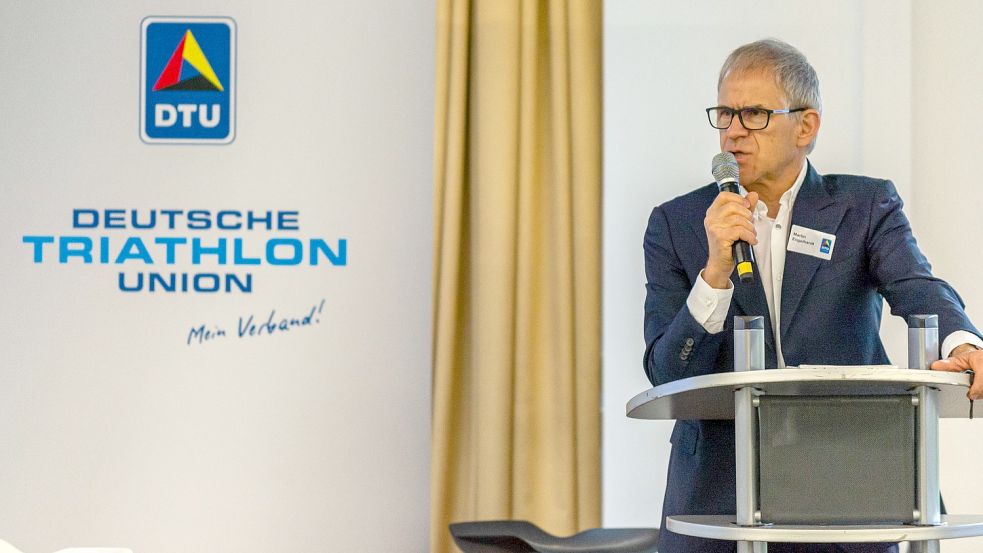Spricht Missstände im Leistungssport kritisch an: Prof. Martin Engelhardt. Foto: Jan Papenfuß/Deutsche Triathlon Union