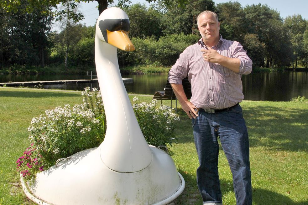 Mein lieber Schwan: Am Ottermeer sieht Karsten Peters noch viele Möglichkeiten. Foto: Schönig