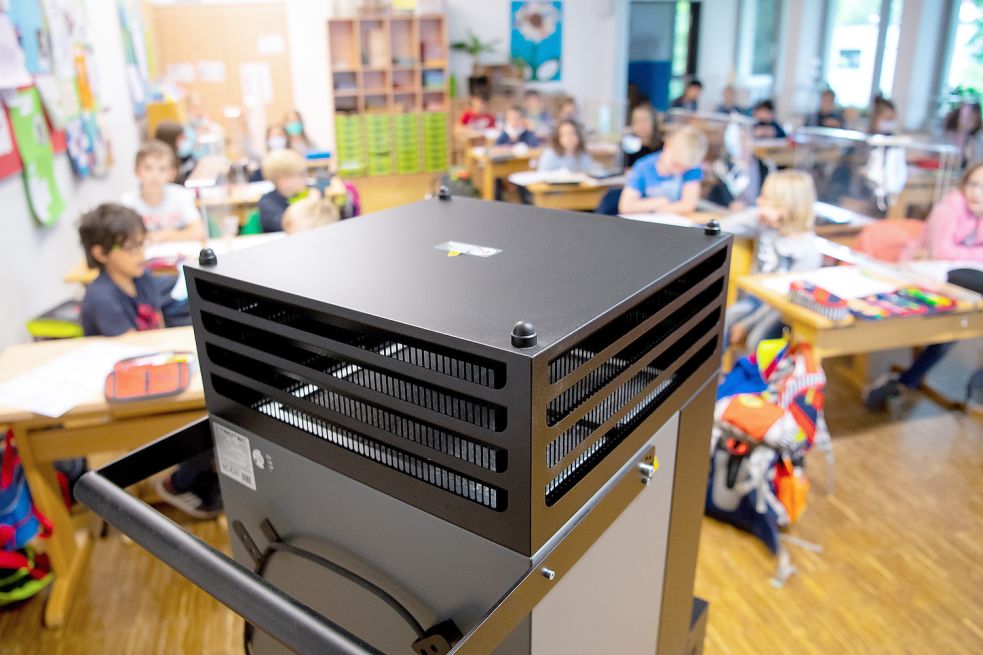 Das Land Niedersachsen fördert jetzt doch Lüftungsgeräte in Klassenräumen. Die Erwartungen sind hoch. Foto: Sven Hoppe/dpa