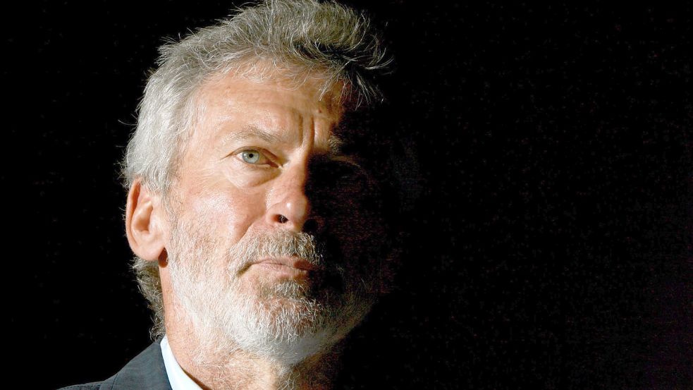 Der ewige Rebell des deutschen Fußballs: Paul Breitner feiert am Sonntag seinen 70. Geburtstag. Foto: Tobias Hase/dpa