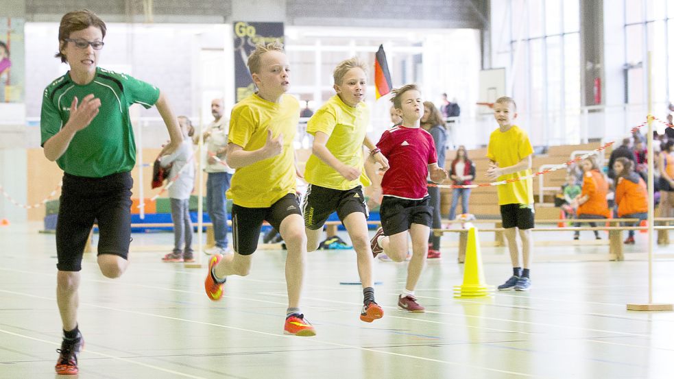 Leichtathletikmeisterschaft in einer Emder Sporthalle: Das dazugehörige Training findet Woche für Woche in den Vereinen statt, die in der Pandemie viele Mitglieder verloren. Foto: J. Doden