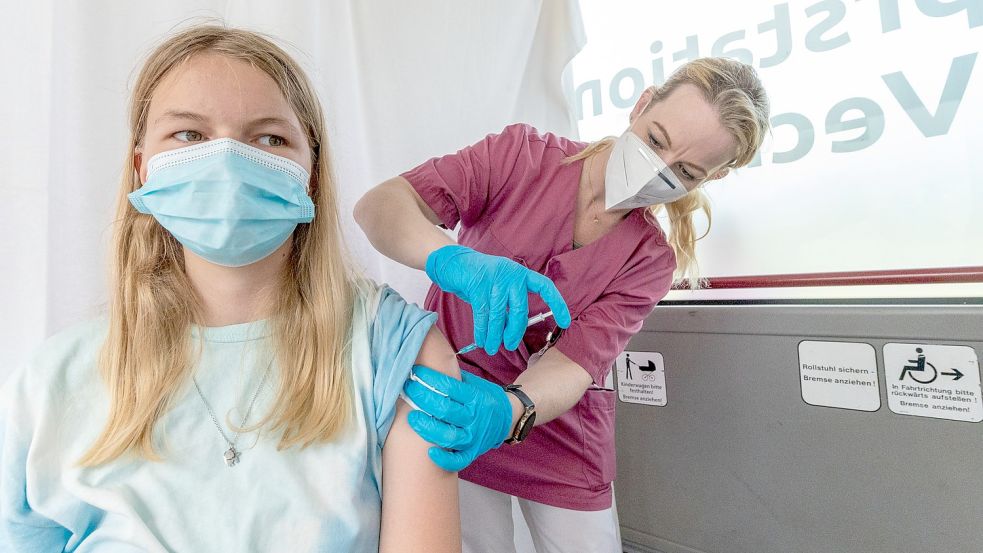 Immer mehr Jugendliche lassen sich gegen Corona impfen. Foto: dpa/Philipp Schulze