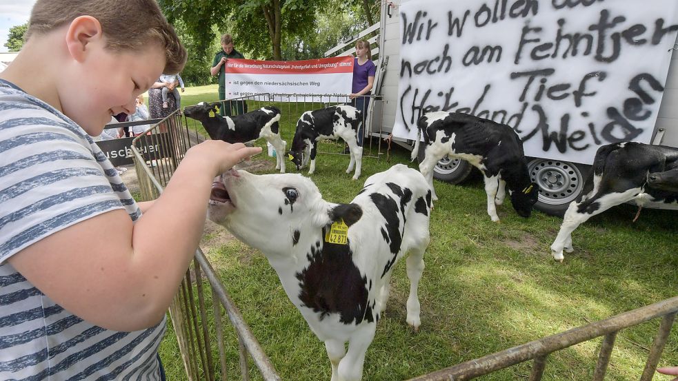 Bei der Kreistagssitzung Ende Juni in Leer hatten die Landwirte auf ihre Anliegen aufmerksam gemacht. Foto: Ortgies/Archiv