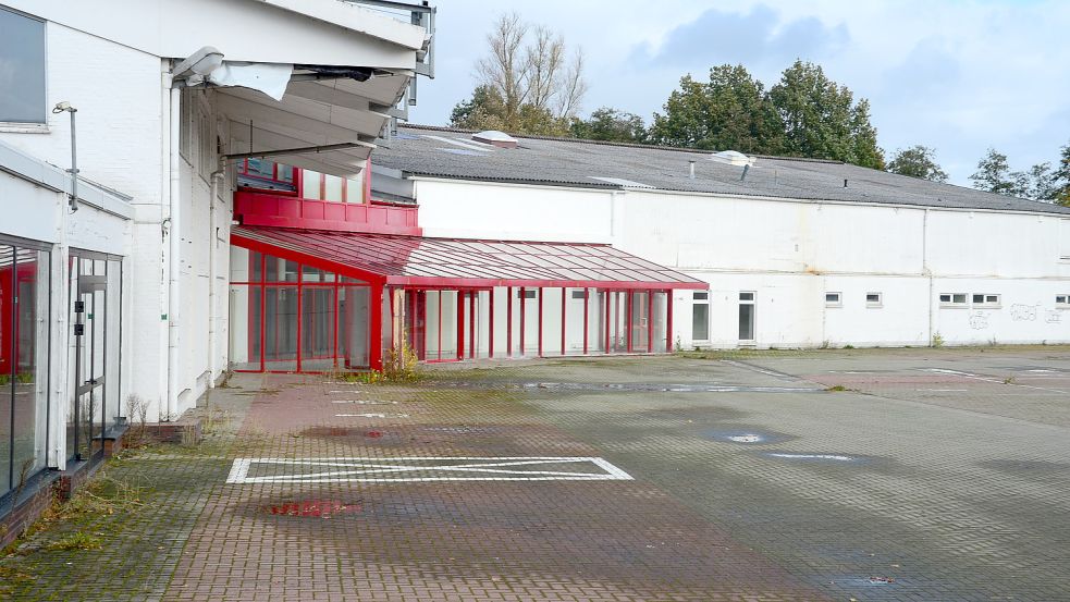 Die Tage des „Schandflecks“in Marienhafe sind gezählt. Es gibt eine Nachnutzung für das ehemalige Toom-Gelände. Foto: Wenzel