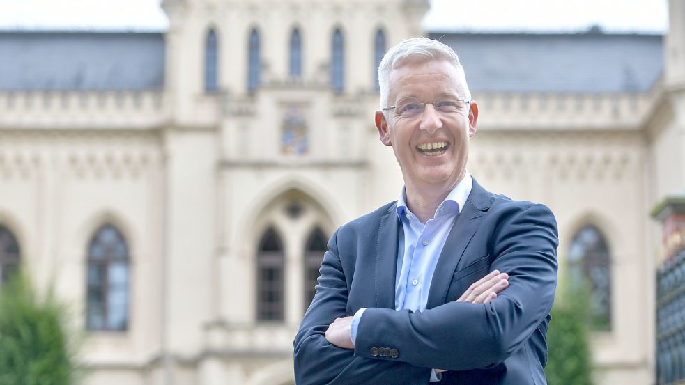 „Hier kann man ’t woll fullhollen“: Matthias Groote hebt im Gespräch die gute Lebensqualität im Landkreis Leer hervor. Foto: Ortgies