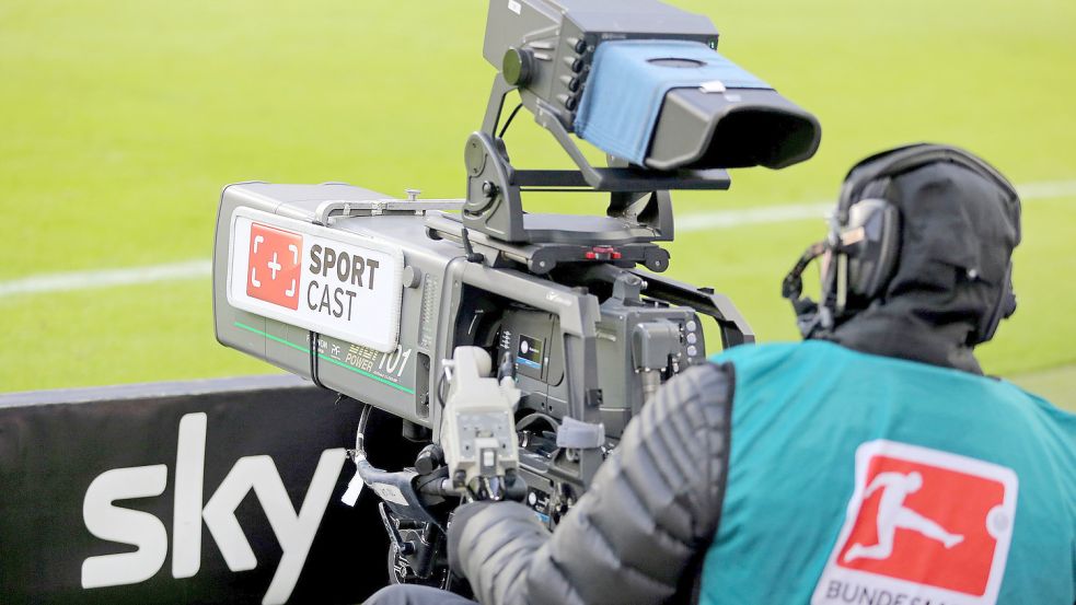 Vereine und Verbände wollen mit den Live-Rechten immer mehr Einnahmen generieren. Für die Fans wird es immer undurchsichtiger und oft auch teurer. Foto: Woitas/DPA