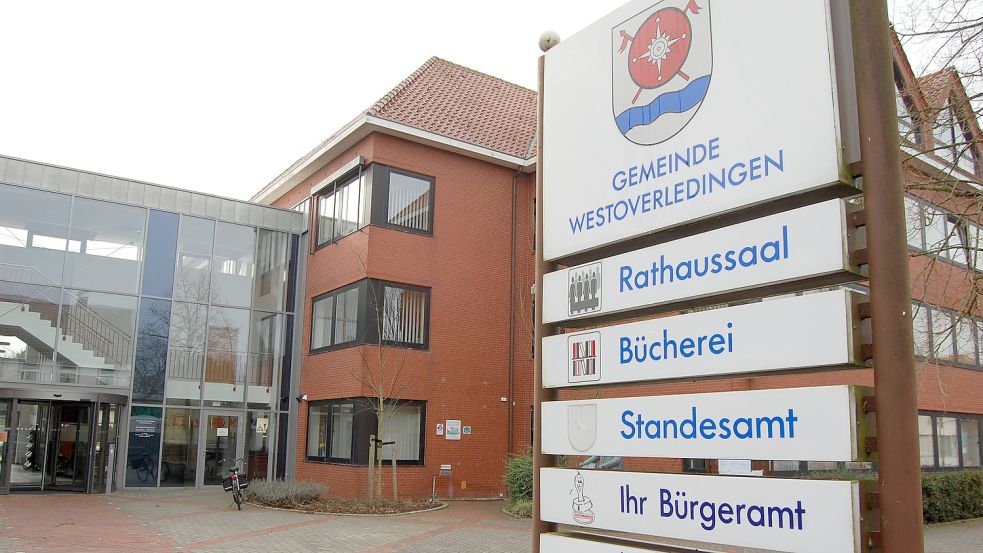 •Bei der Kommunalwahl in der Gemeinde Westoverledingenr – das Bild zeigt das Rathaus – treten Parteien und Wählergemeinschaften an. Bild: Wieking/Archiv