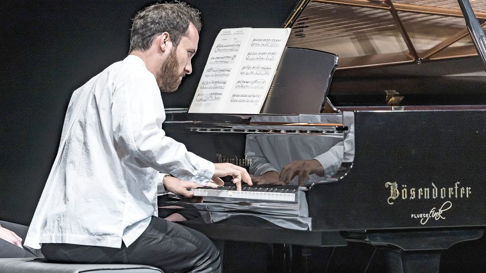 Seit einigen Jahren beschäftigt sich Igor Levit mit der Musik von Dmitri Schostakowitsch. Jetzt kommt das Album mit Musik des Russen und einer Hommage von Ronald Stevenson heraus. Foto: Andre Havergo