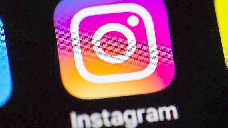 Viele Promis nutzen auf Instagram sogenannte Tap Tags, über die man direkt auf einen Firmen-Account weitergeleitet wird. Foto: Rolf Vennenbernd/dpa
