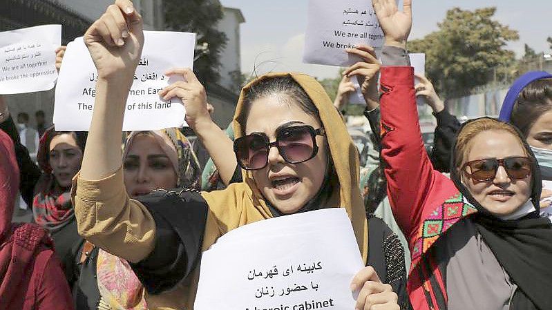 Frauen waren in Kabul für Frauenrechte und Freiheit auf die Straße gegangen. Foto: AP/dpa