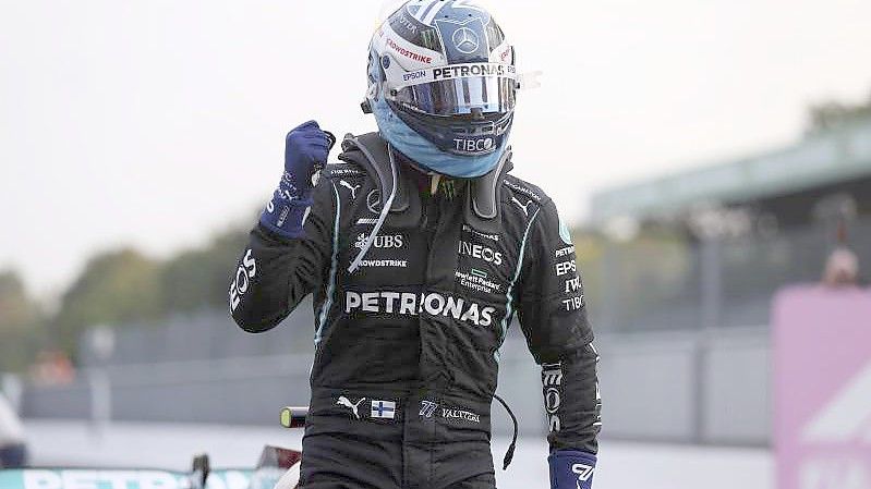 Startet von Platz eins in den Monza-Sprint: Mercedes-Pilot Valtteri Bottas. Foto: Lars Baron/POOL GETTY/AP/dpa