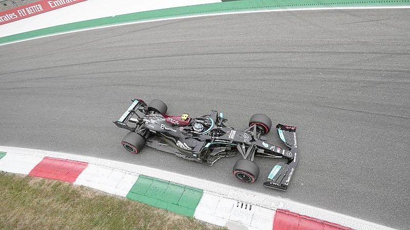 Valtteri Bottas geht von vorne ins Sprint-Rennen. Foto: Luca Bruno/AP/dpa