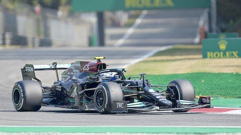 Hat die Sprintqualifikation in Monza gewonnen, startet aber nicht von der Pole: Mercedes-Pilot Valtteri Bottas. Foto: Antonio Calanni/AP/dpa
