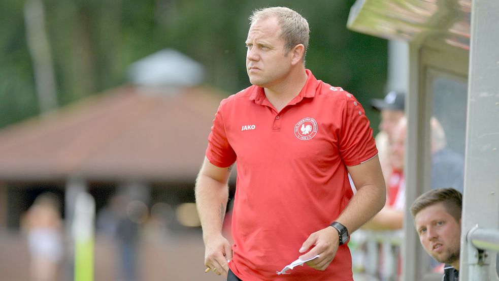 Wiesmoors Trainer Frank Löning konnte mit dem Auftritt seiner Mannschaft nur in der ersten Halbzeit zufrieden sein. Archivfoto: Ortgies