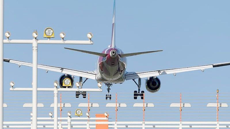 Das Flugzeug vom Typ Airbus A320 war in Zypern gestartet und auf dem Weg nach Zürich. Foto: Robert Michael/dpa/Symbolbild