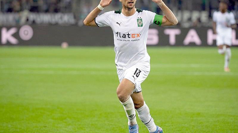 Mönchengladbachs Lars Stindl feiert sein Tor zum 1:0. Foto: Federico Gambarini/dpa