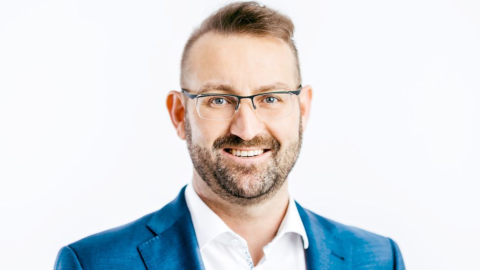 Sven Behrens lieferte sich bei der Wahl in Hage ein Kopf-an-Kopf-Rennen. Foto: Folkerts